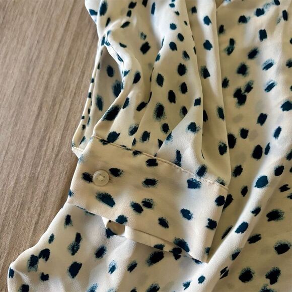 Ann Taylor Women's Petite Animal Print Camp Shirt Blouse Size S - Picture 3 of 4